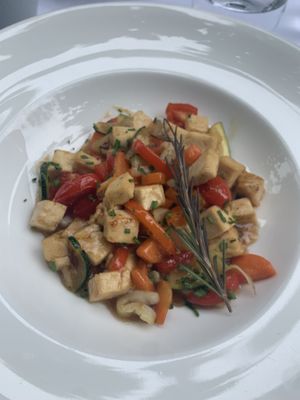 Roerbak met tofu. Heerlijk saus!  at Van der Valk in Molenhoek