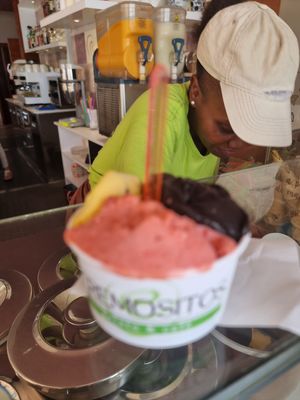 Todos os sabores veganos num copo!!! at Cremositos Gelato & Cafe in Mindelo