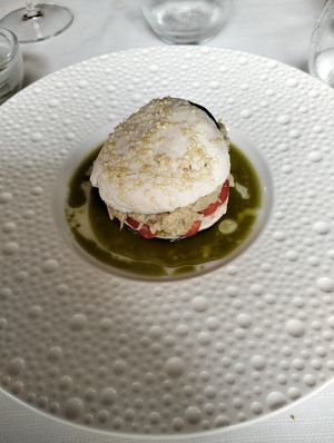 "panino" di mozzarella di mandorla e tonno vegetale at AMARE in Carpi