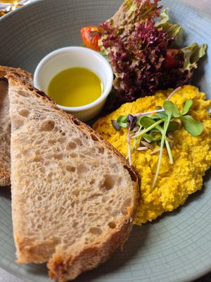 Vegan scrumbled tofo on a sourdoghe bread at Venue - Dusni in Prague