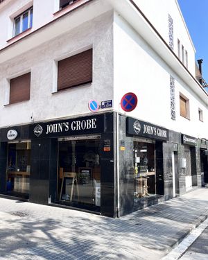 Entrance at John's Grobe in Premia De Mar