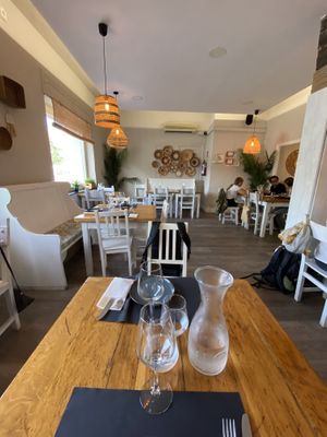 Leitungswasser wird direkt auf den Tisch gestellt   at Gastrobar Bibi in Plentzia