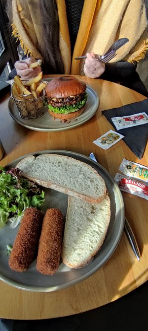 Vegan croquettes + non vegan burger at Thirty5 in Volendam