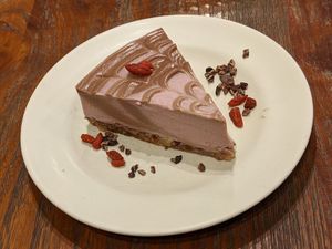 Strawberry and cocoa cheesecake at CHOICE in Kyoto