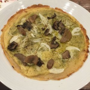 cheese pizza at CHOICE in Kyoto