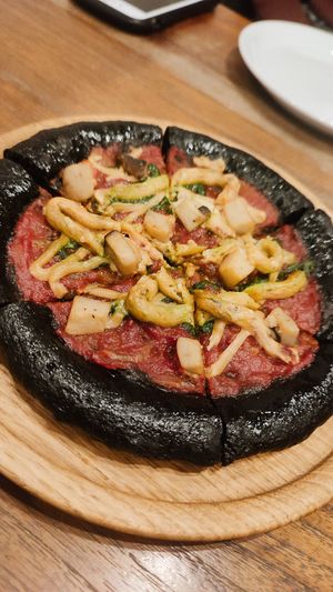 竹炭ピザ at CHOICE in Kyoto