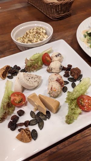 4 cheese table at CHOICE in Kyoto