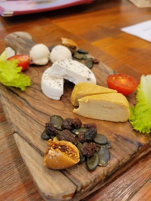Small cheese plate at CHOICE in Kyoto