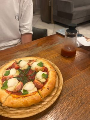 Pizza Margherita at CHOICE in Kyoto