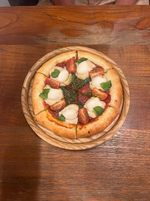 Pizza Margherita at CHOICE in Kyoto