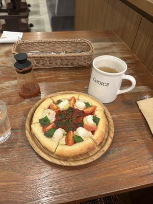 Delicious pizzaa  at CHOICE in Kyoto