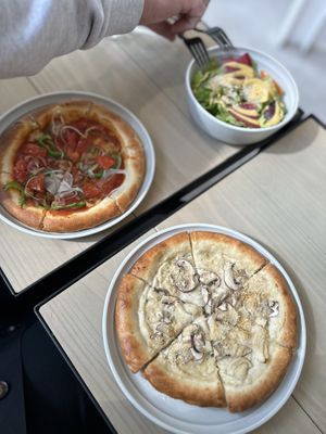 Pizzas and the saladd  at CHOICE in Kyoto