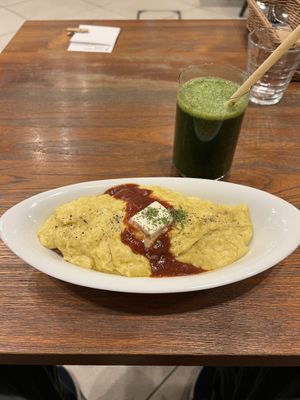 Vegan Japanese Omelette Rice - 6/10, Green Smoothie - 6/10  at CHOICE in Kyoto