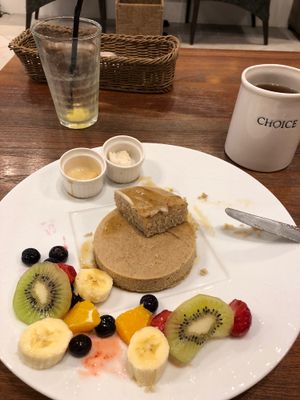 Fruit pancake at CHOICE in Kyoto