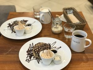 Pancake breakfast at CHOICE in Kyoto