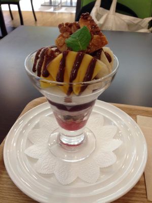 Vegan parfait ; sprouted rice milk ice cream with 2 different flavor, topped with fruits of the season, apple comport, chestnut cream, granola, chocolate source and more. at CHOICE in Kyoto