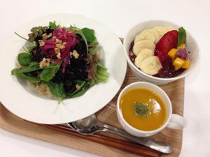 Hijiki salad bowl and non-oil pumpkin soup with acai bowl for desert. at CHOICE in Kyoto