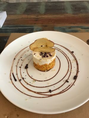 raw carrot cake at El Cafe Blueproject in Barcelona