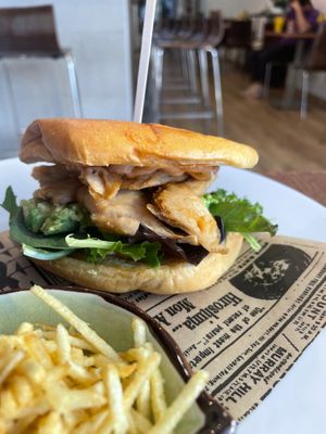 Hamburguesa heura at Gastrobar Decibels in Premia De Mar