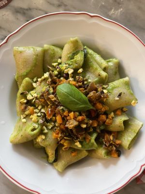 Paccheri con crema di zucchine, granola di pistacchi e verdure spadellate   at Mi Scusi in Bergamo