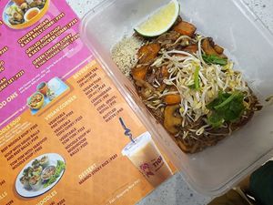 Vegetable pad thai at Easy, Tiger in Quezon City