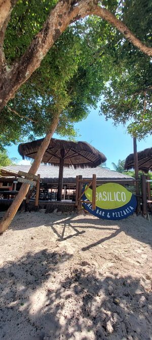 Decks do Restaurante beira-mar at Basílico in Cairu