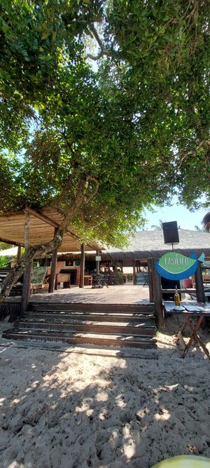 Fachada do restaurante beira-mar at Basílico in Cairu