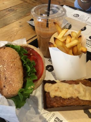 Hanks at Hank Cuisine Végétale - Archives in Paris