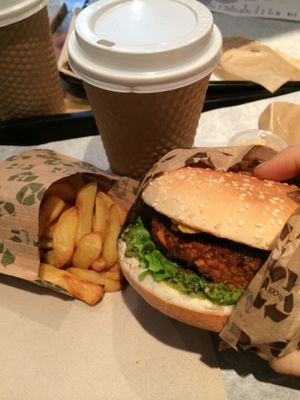 Vegan burgers at Hank Cuisine Végétale - Archives in Paris