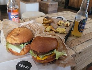vegan burgers at Hank Cuisine Végétale - Archives in Paris