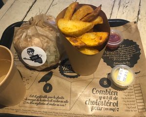  🍔   at Hank Cuisine Végétale - Archives in Paris