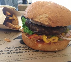 l'allumé burger at Hank Cuisine Végétale - Archives in Paris