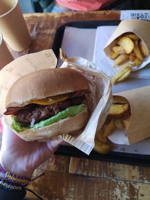 La Vie Bacon burger at Hank Cuisine Végétale - Archives in Paris