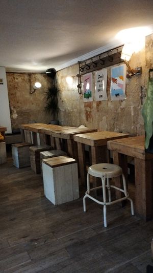 Local at Hank Cuisine Végétale - Archives in Paris