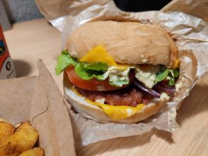 Ronald burger at Hank Cuisine Végétale - Archives in Paris