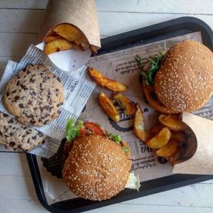 vegan burgers at Hank Cuisine Végétale - Archives in Paris
