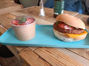 Rockeuse Burger with a side salad at Hank Cuisine Végétale - Archives in Paris