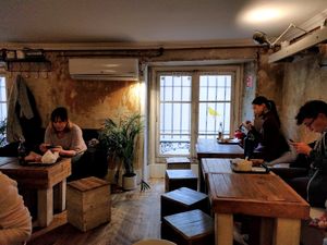 Upstairs dining room at Hank Cuisine Végétale - Archives in Paris