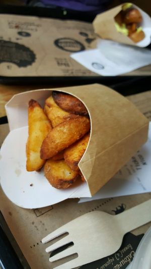 potato wedges at Hank Cuisine Végétale - Archives in Paris