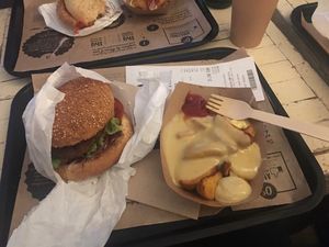 Amazing burger   at Hank Cuisine Végétale - Archives in Paris