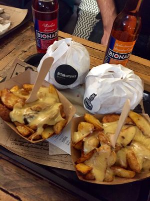 Fries with melted vegan cheese at Hank Cuisine Végétale - Archives in Paris