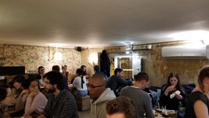 Upstairs eating area on Saturday night at Hank Cuisine Végétale - Archives in Paris