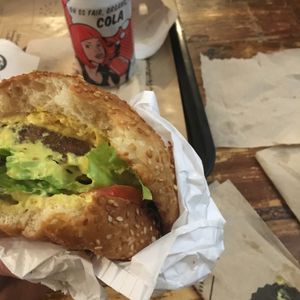 Burger with mustard at Hank Cuisine Végétale - Archives in Paris