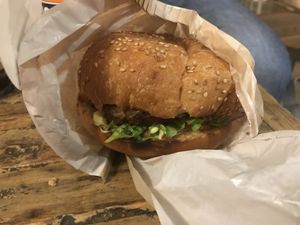 Hamburger at Hank Cuisine Végétale - Archives in Paris