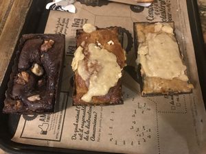 Bolo de cenoura e chocolate at Hank Cuisine Végétale - Archives in Paris