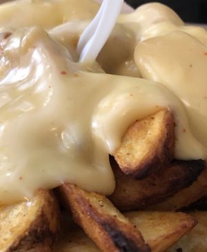 Vege cheesy fries at Hank Cuisine Végétale - Archives in Paris