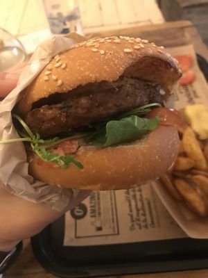 Seasonal burger  at Hank Cuisine Végétale - Archives in Paris