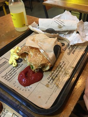 Day special burger  at Hank Cuisine Végétale - Archives in Paris