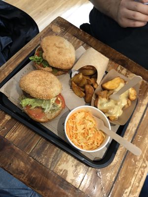 Burger menu at Hank Cuisine Végétale - Archives in Paris