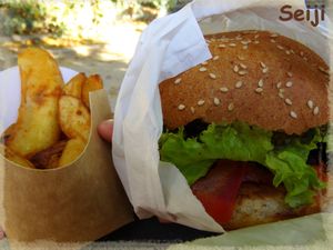 Vegan burgers et frites at Hank Cuisine Végétale - Archives in Paris